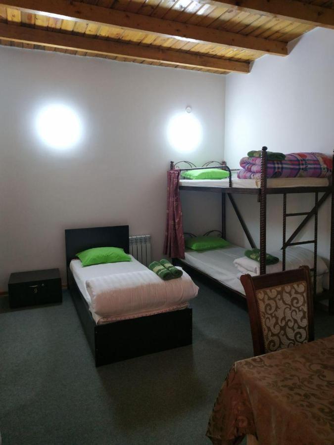 Sim Sim Hostel & Guest House Near The Church Самарканд Екстериор снимка