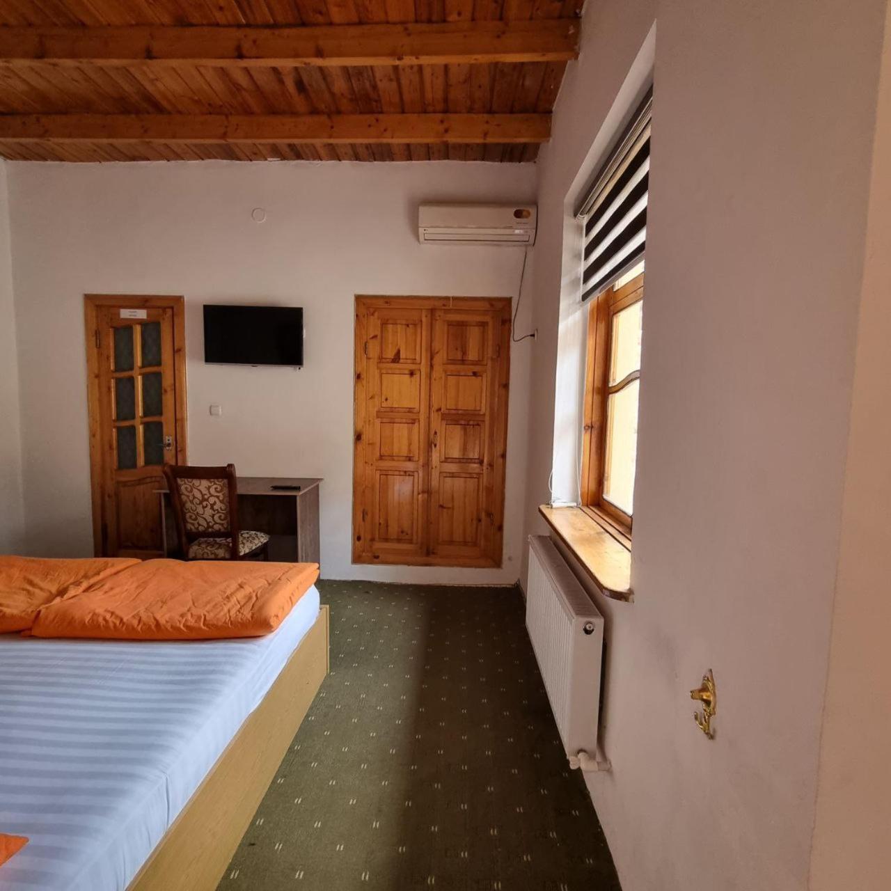 Sim Sim Hostel & Guest House Near The Church Самарканд Екстериор снимка