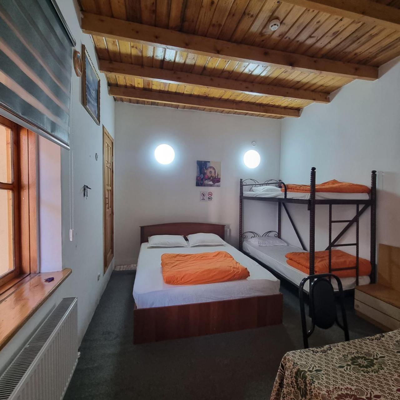 Sim Sim Hostel & Guest House Near The Church Самарканд Екстериор снимка
