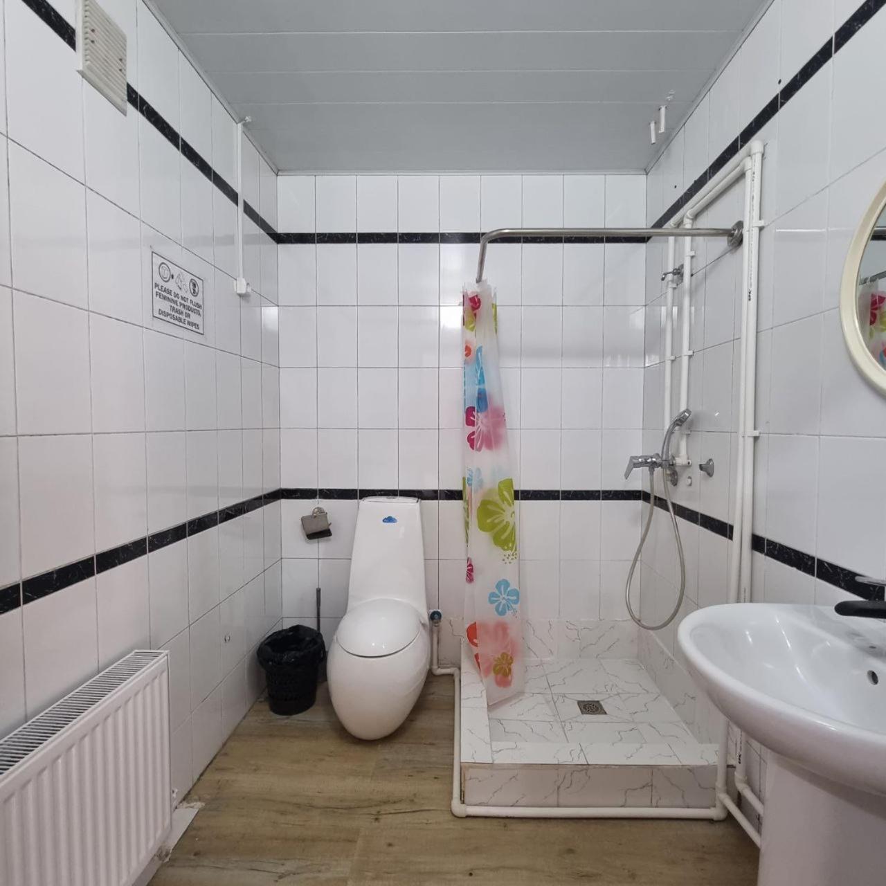 Sim Sim Hostel & Guest House Near The Church Самарканд Екстериор снимка