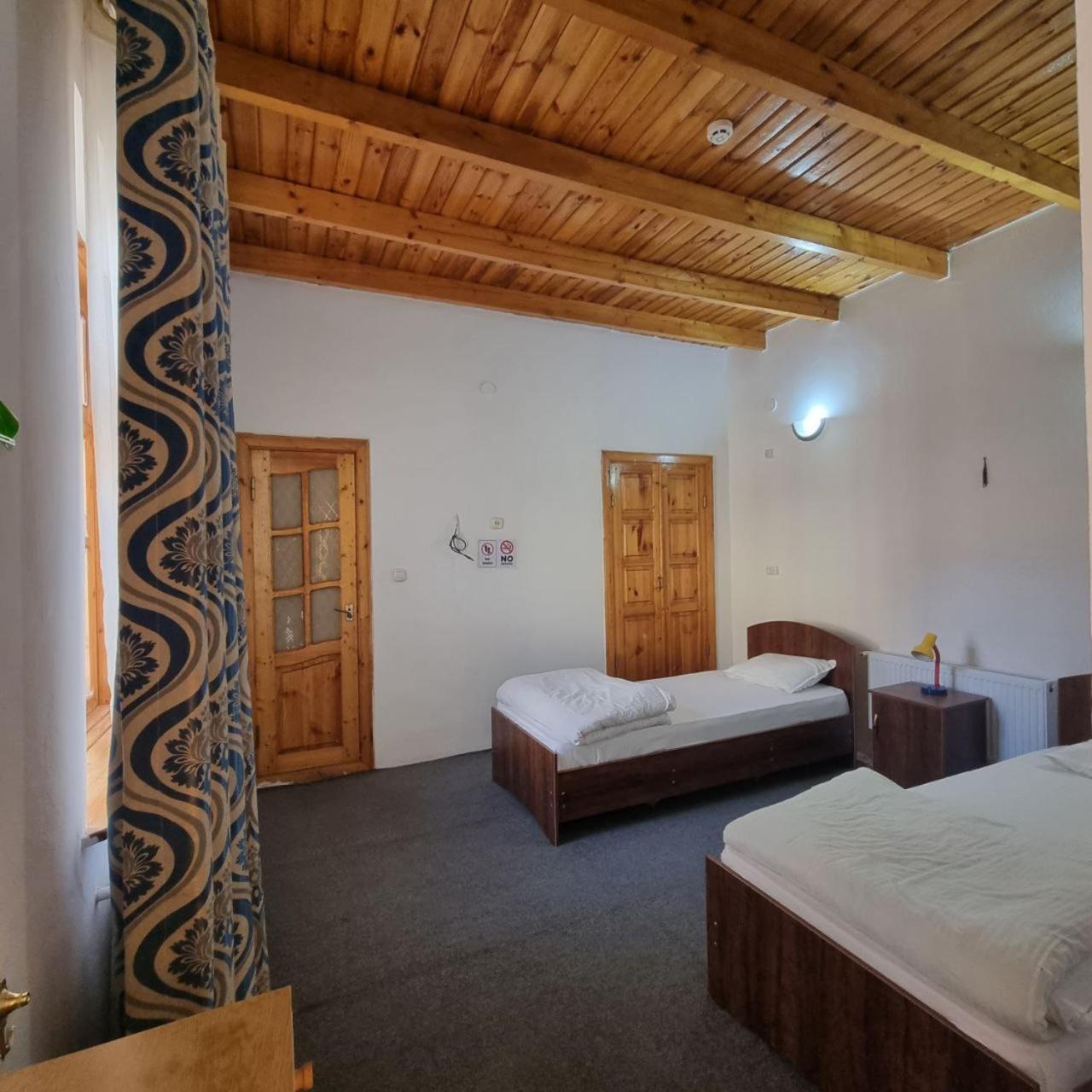 Sim Sim Hostel & Guest House Near The Church Самарканд Екстериор снимка