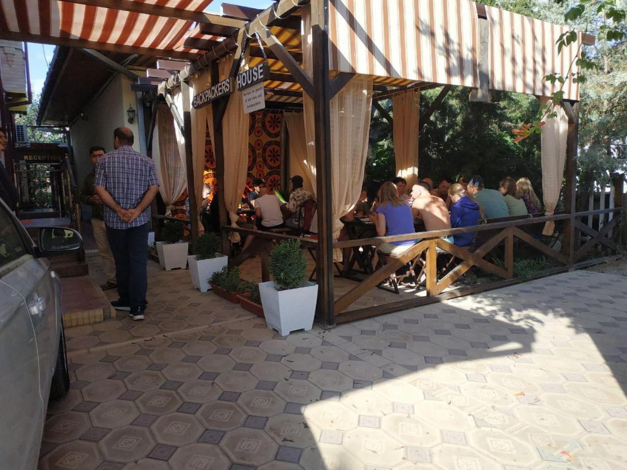 Sim Sim Hostel & Guest House Near The Church Самарканд Екстериор снимка