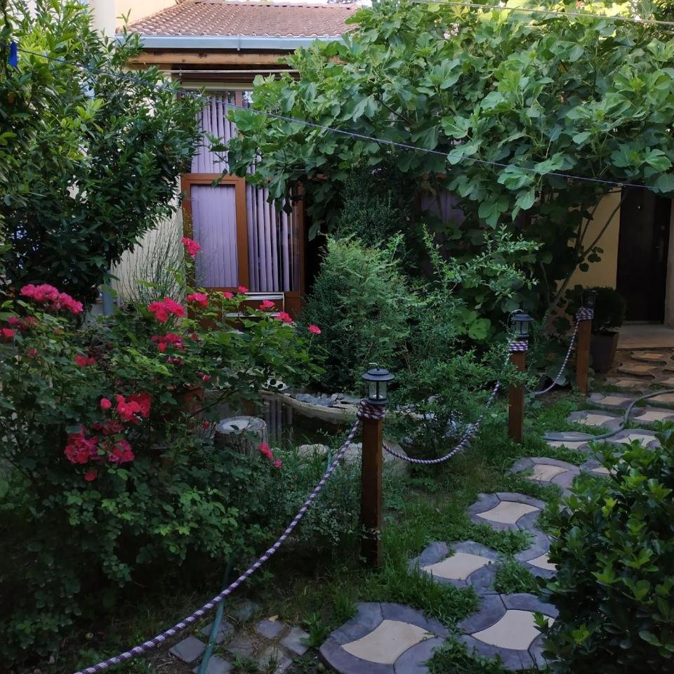 Sim Sim Hostel & Guest House Near The Church Самарканд Екстериор снимка
