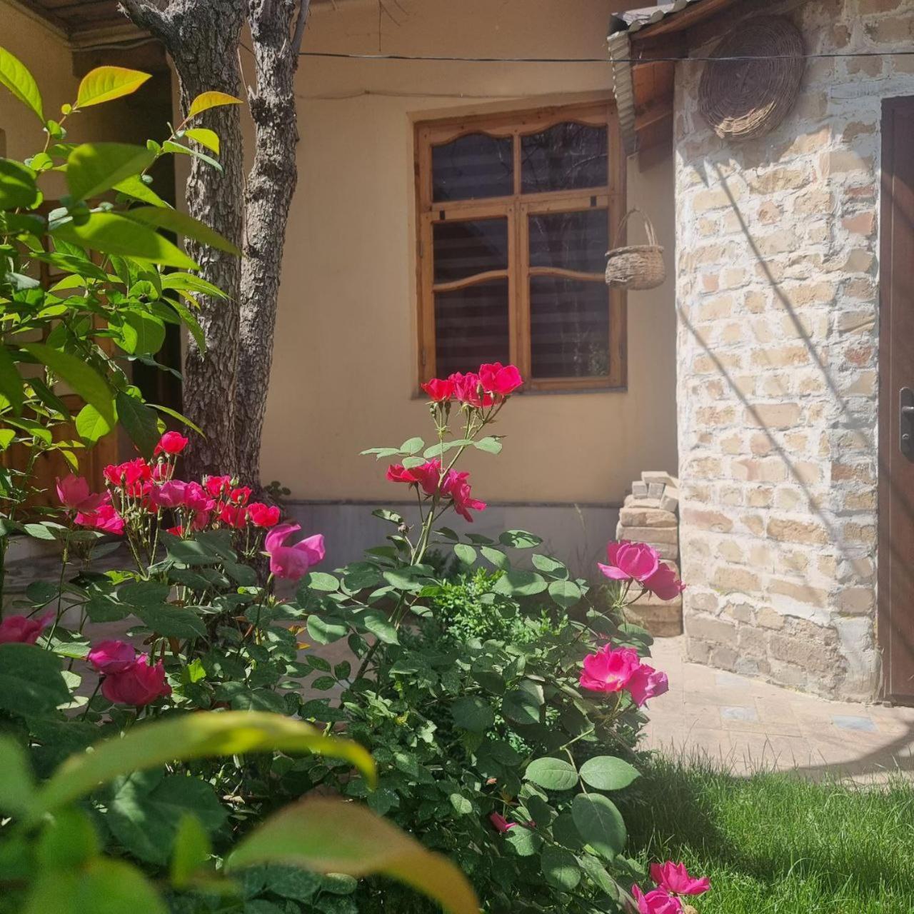 Sim Sim Hostel & Guest House Near The Church Самарканд Екстериор снимка